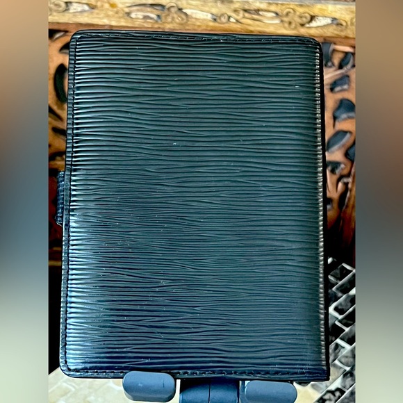 🔥 Authentic Louis Vuitton Black Epi PM Agenda Passport Holder - Picture 4 of 16